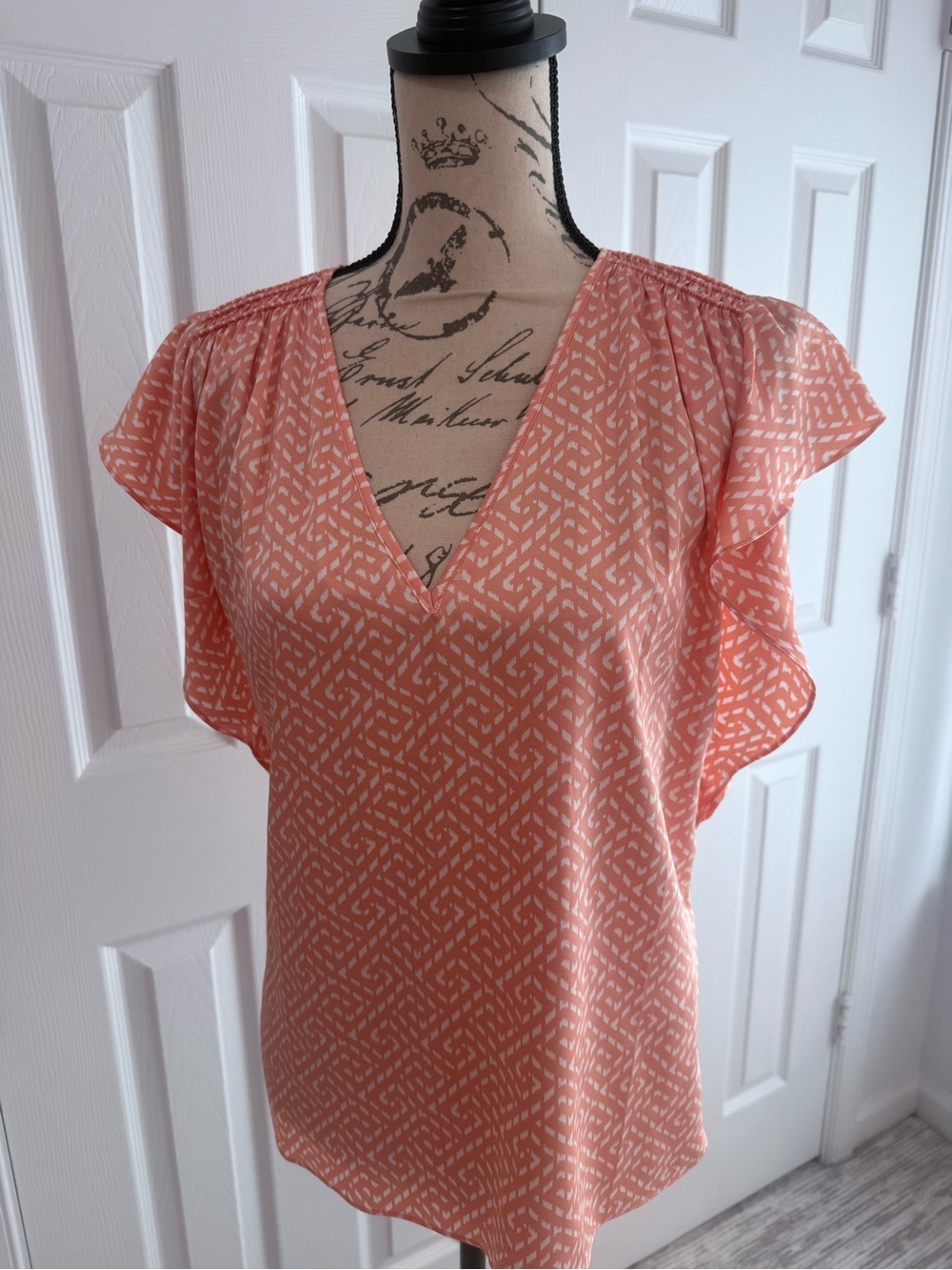 White House Black Market Peach Geometric V-Neck Flutter Sleeve Blouse